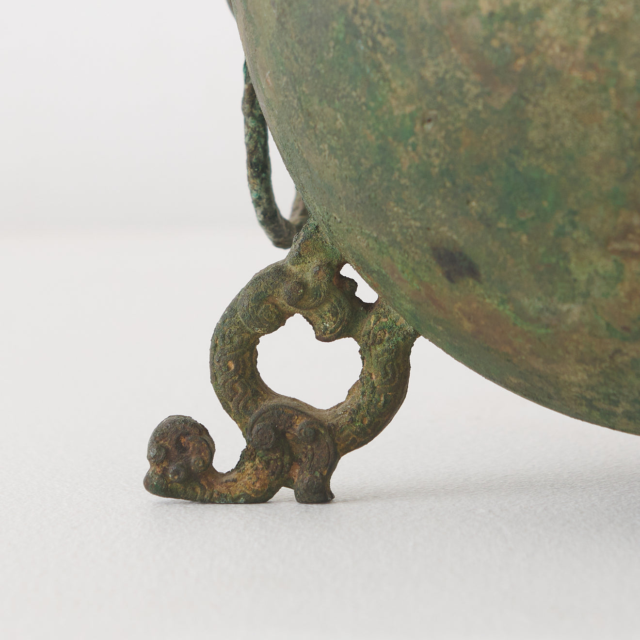 ANCIENT CHINESE BRONZE RITUAL VESSEL WITH TWIG HANDLES